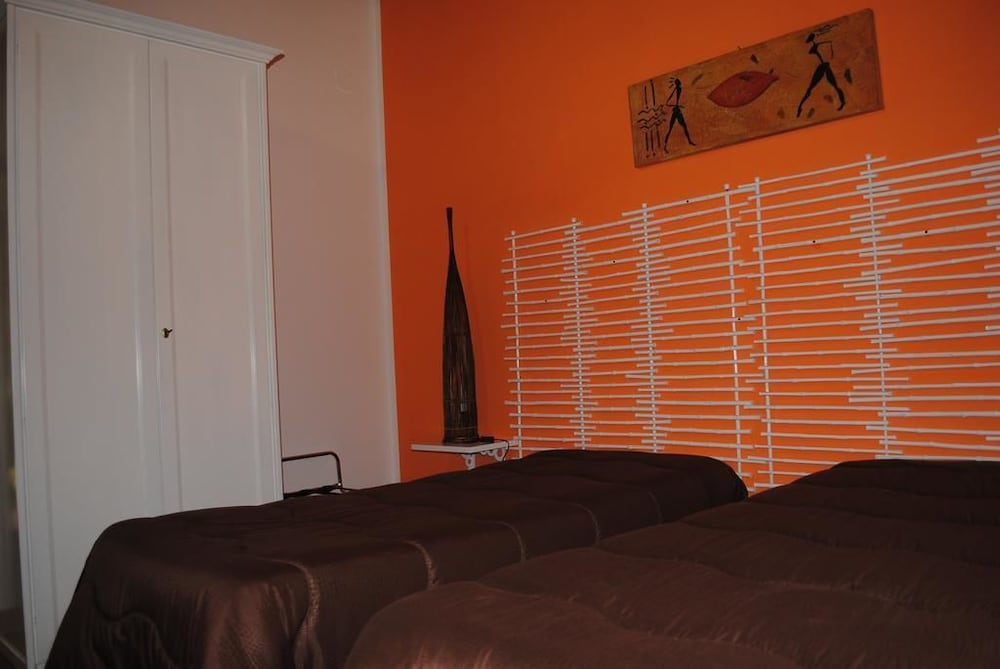 Basic Twin Room photo 2