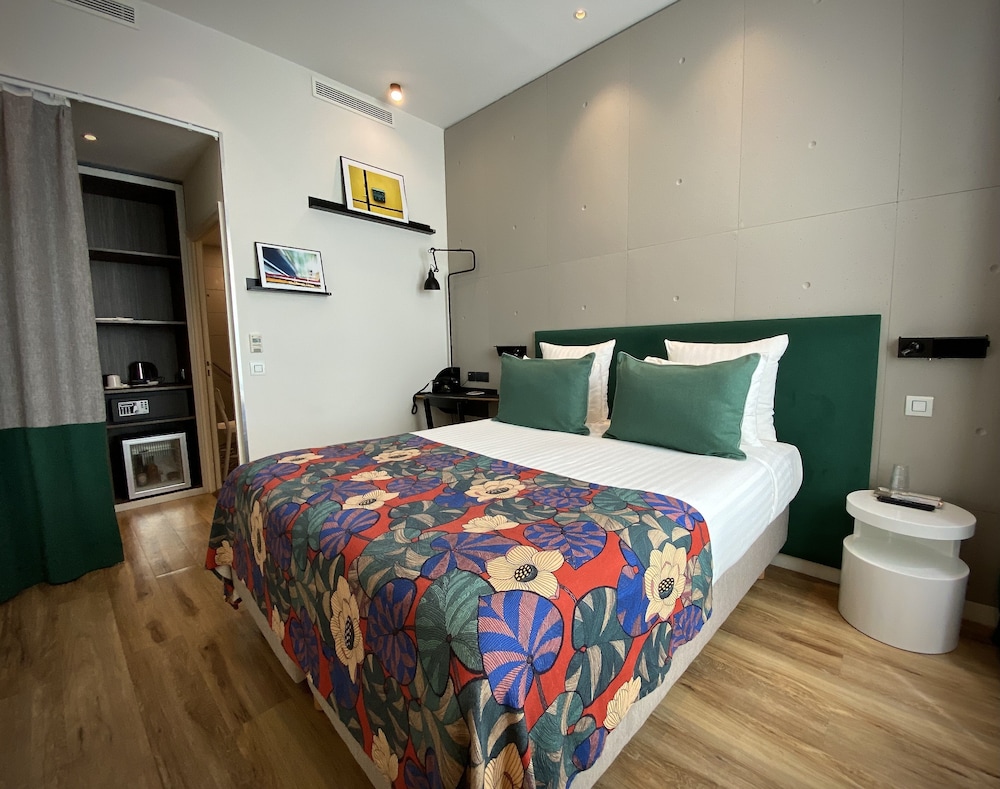 Le Basile Hôtel bedroom photo