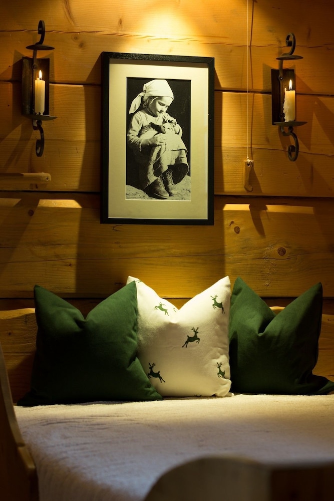 Traditional Chalet, 2 Bedrooms, Terrace, Mountain View photo 2
