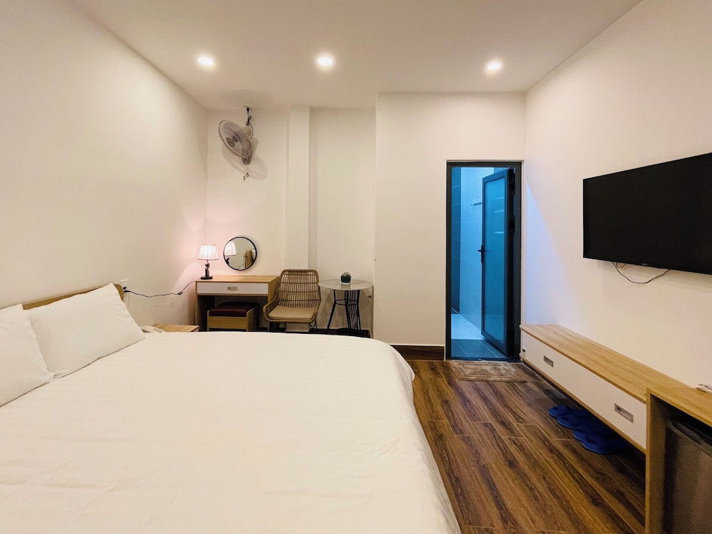 Basic Double Room Single Use, 1 Queen Bed, Non Smoking