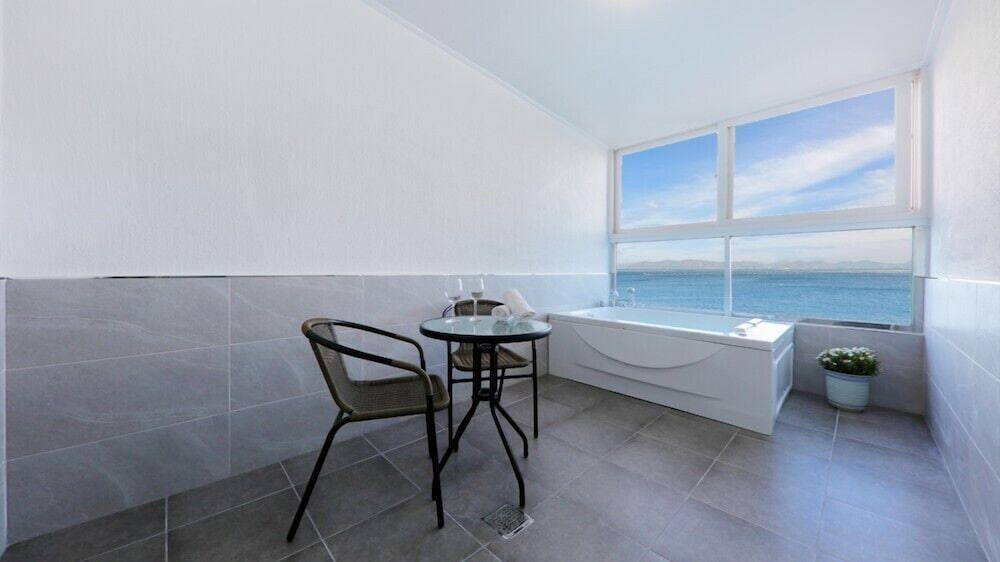 Room (A-202 duplex spa) - Photo 9