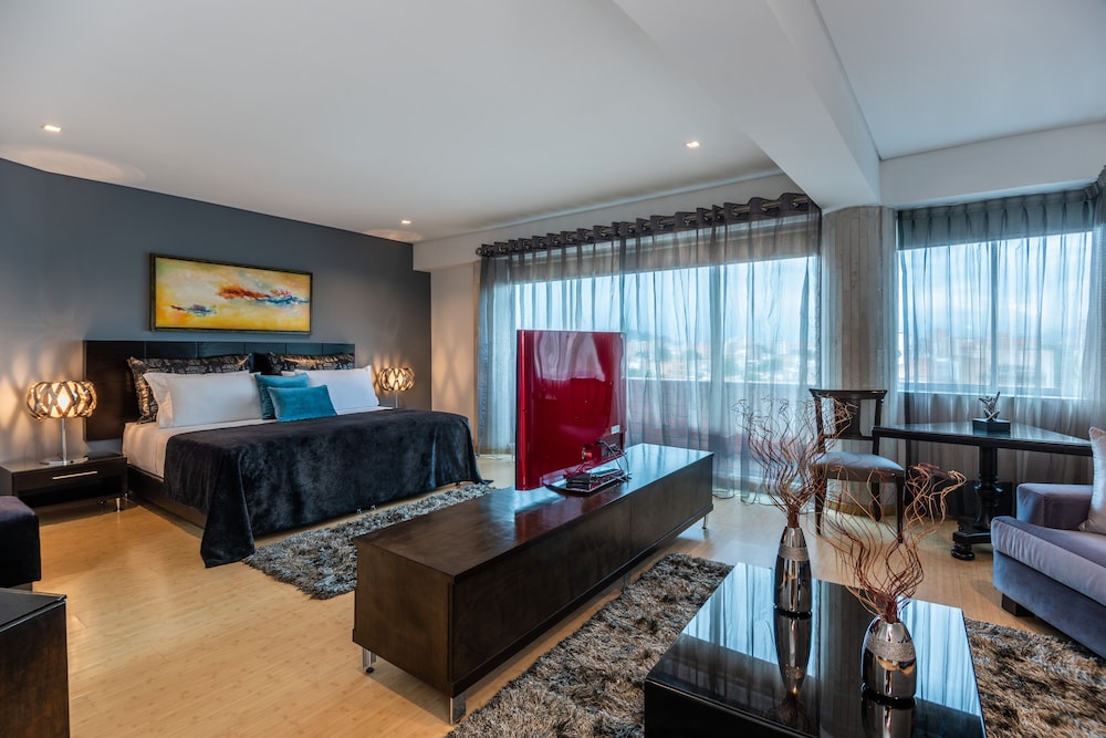 Suite, 1 Double Bed, Balcony - Photo 1