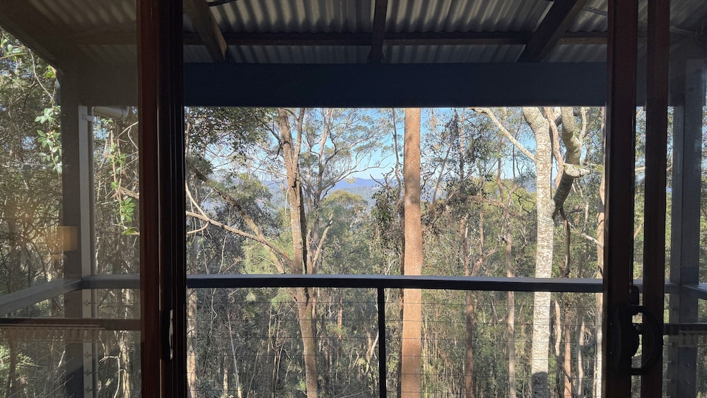 Deluxe Double Room, 1 Queen Bed, Balcony, Mountain View photo 3