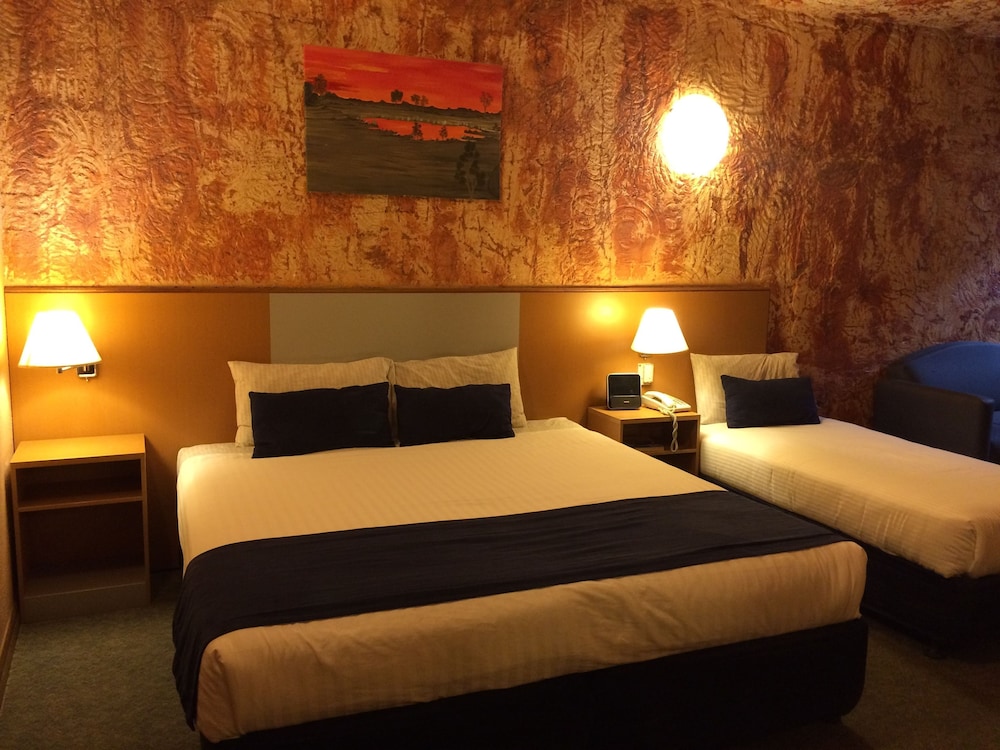 Underground Family Triple Room photo 3