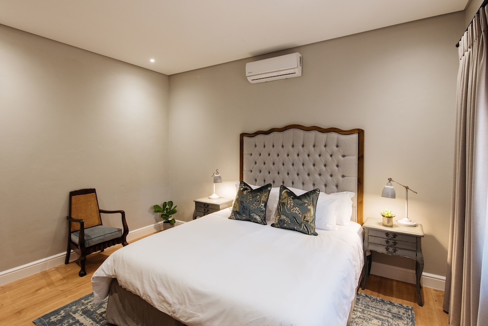 Luxury Room, 1 Queen Bed, Non Smoking photo 2