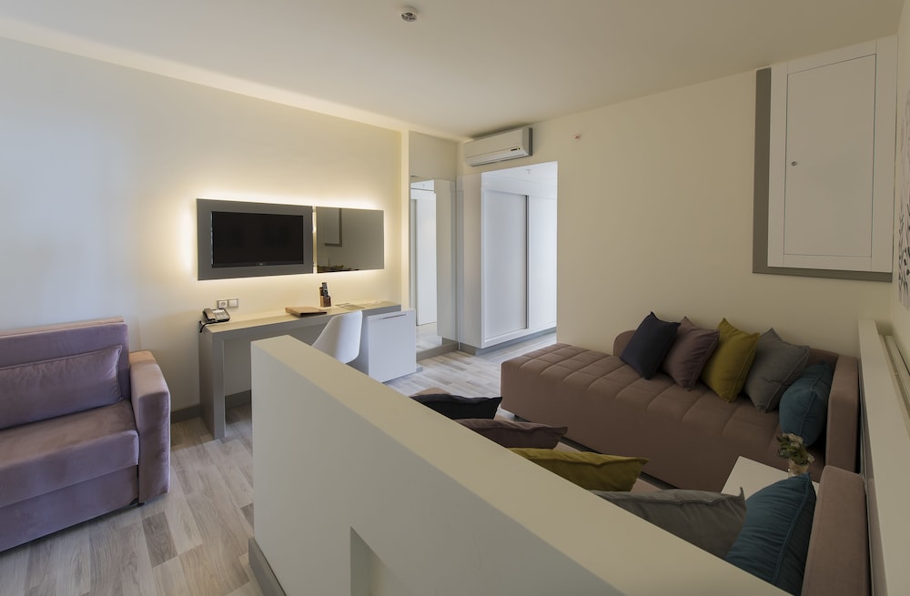 Family Room, Garden View