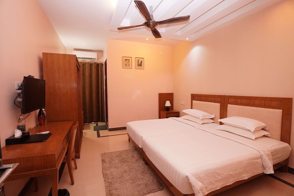 Basic Single Room - Photo 8