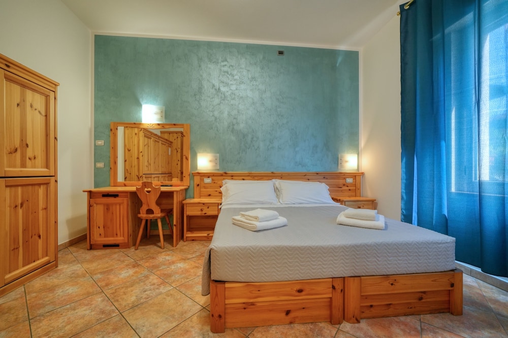 Room, 1 Double Bed, Non Smoking, Private Bathroom