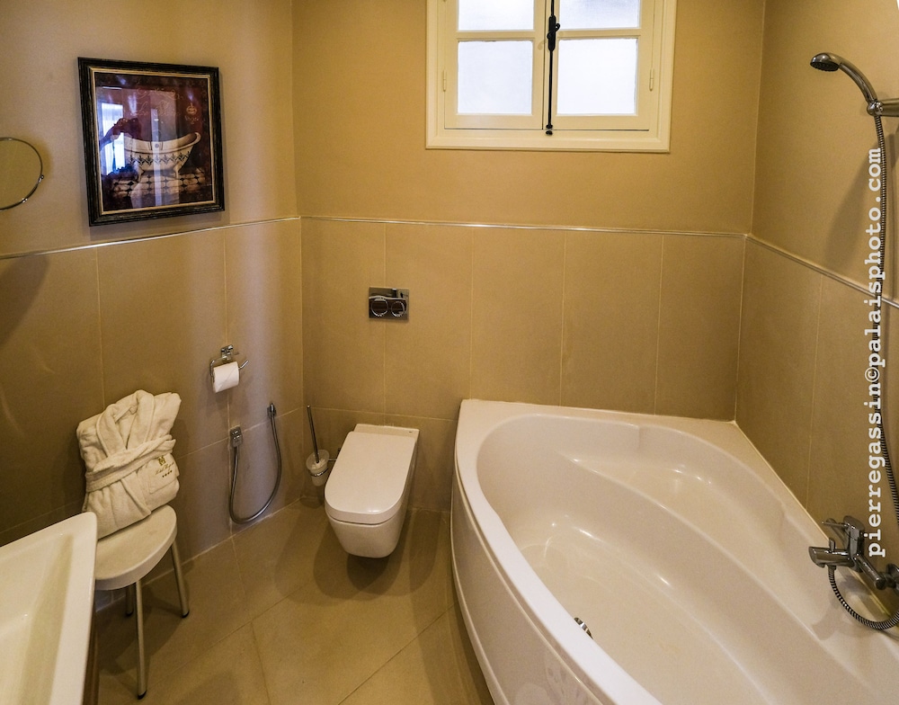 Prestige Suite, 2 Bedrooms - Photo 3