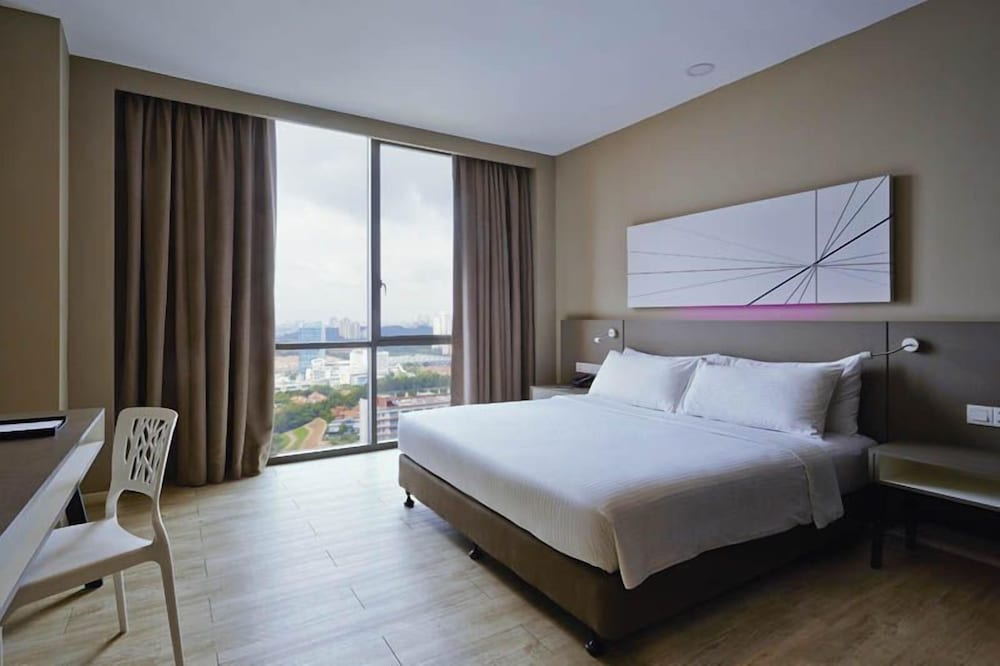 Superior Triple Room, City View