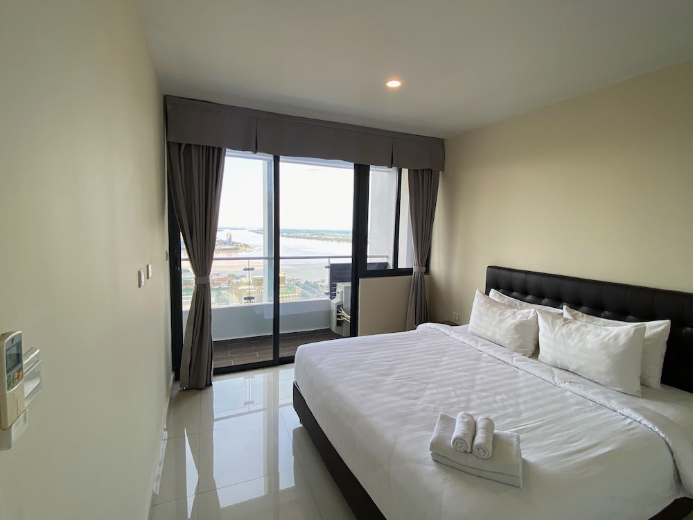 One Bed Apartment Riverview photo 1