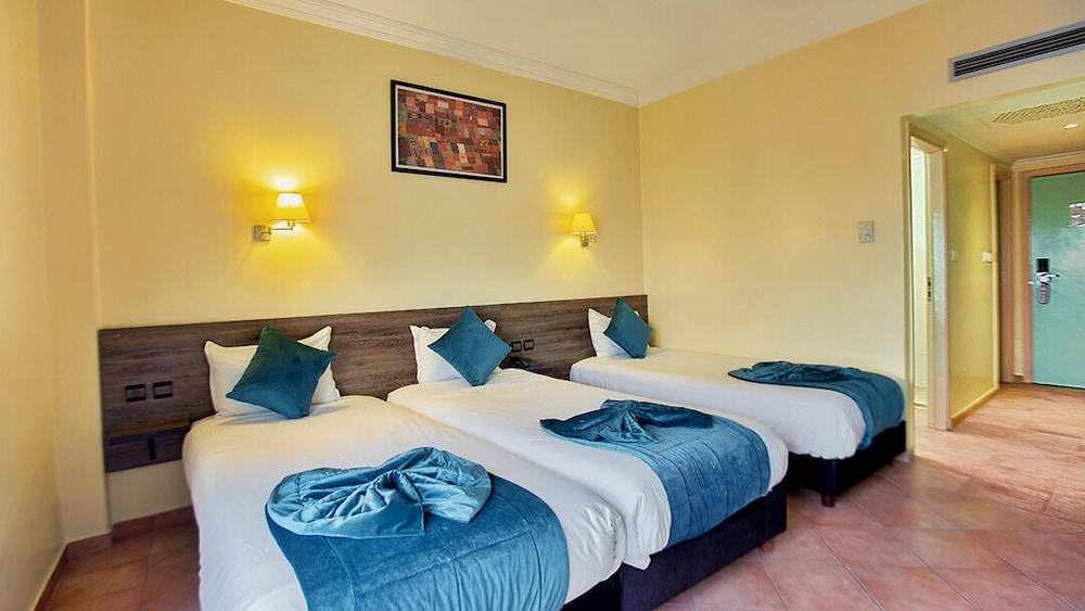City Triple Room, Balcony, City View photo 3