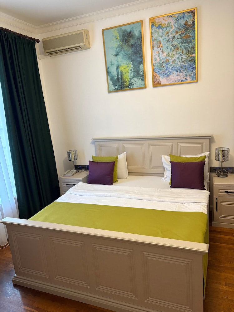 Classic Triple Room - Photo 9
