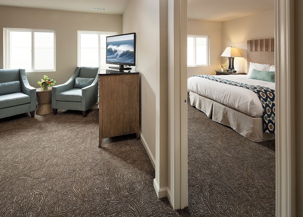 Standard Suite, Multiple Beds, Courtyard View