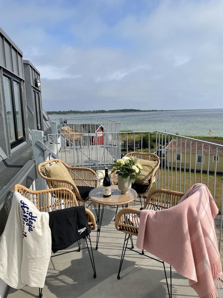 Seaview Suite (1211)