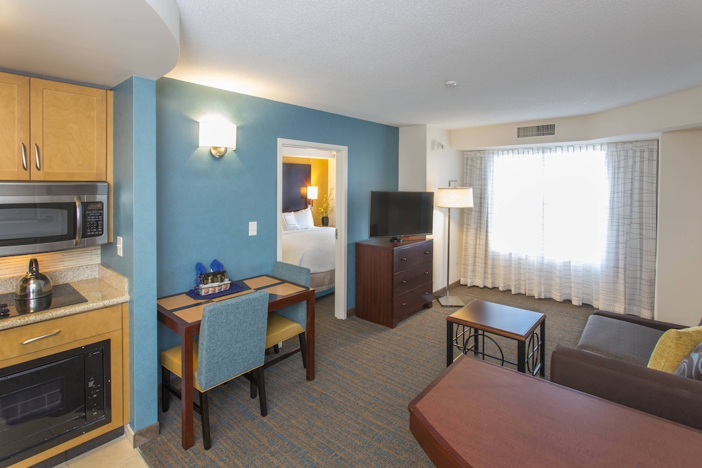 Suite, 1 Bedroom - Photo 1