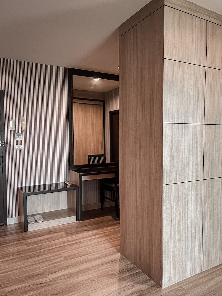 The One Suite - Photo 17
