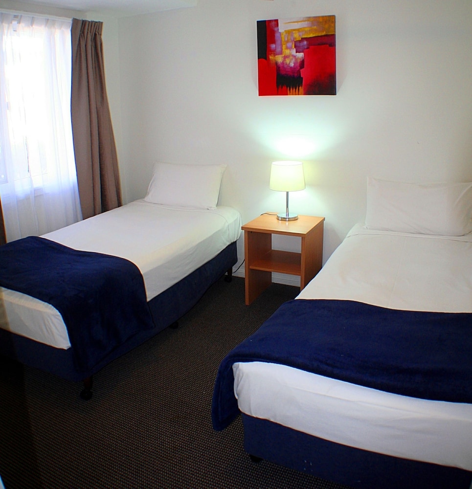 Standard Apartment, 2 Bedrooms, Kitchen (3 Night Min)