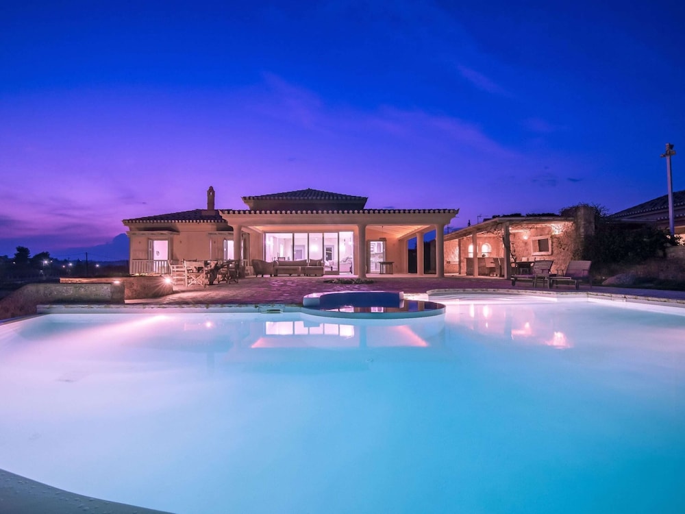 Villa photo 3