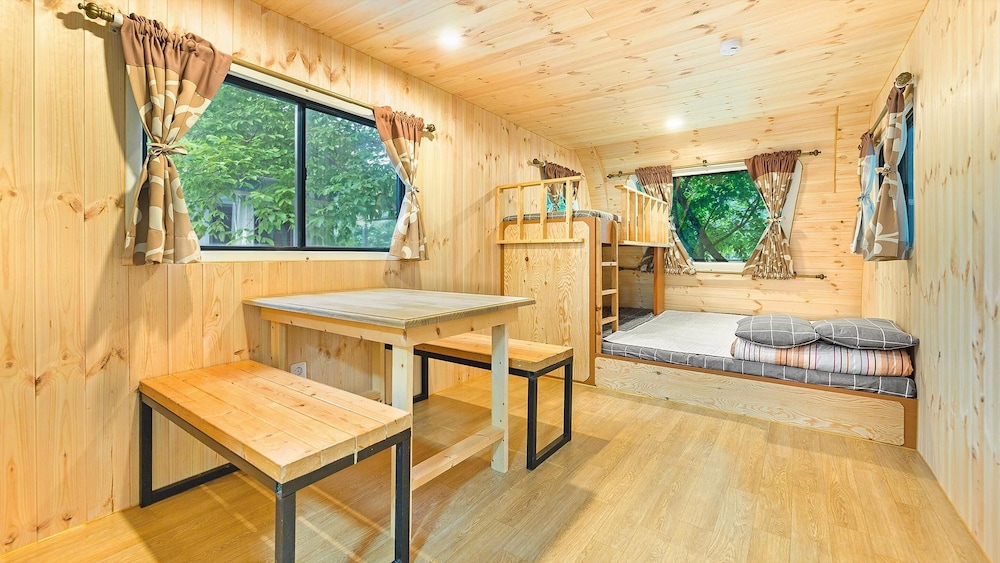 Basic Room, 1 Bedroom (Caravan5)