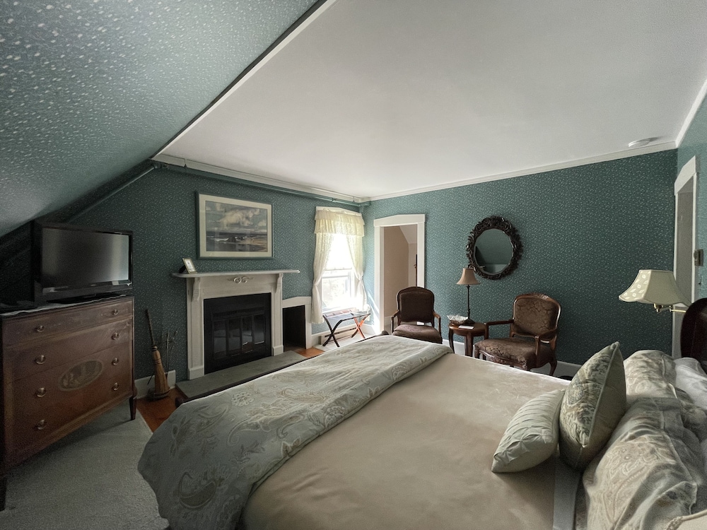 Deluxe Room, 1 King Bed, Fireplace, Mountainside photo 1