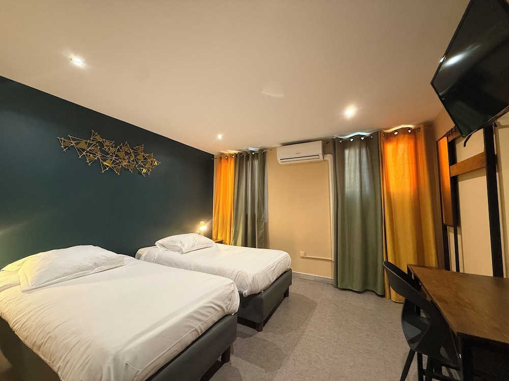 Standard Twin Room