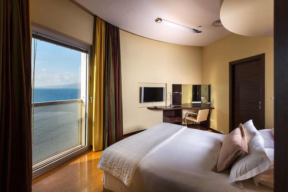 Superior Triple Room, Partial Sea View - Photo 4
