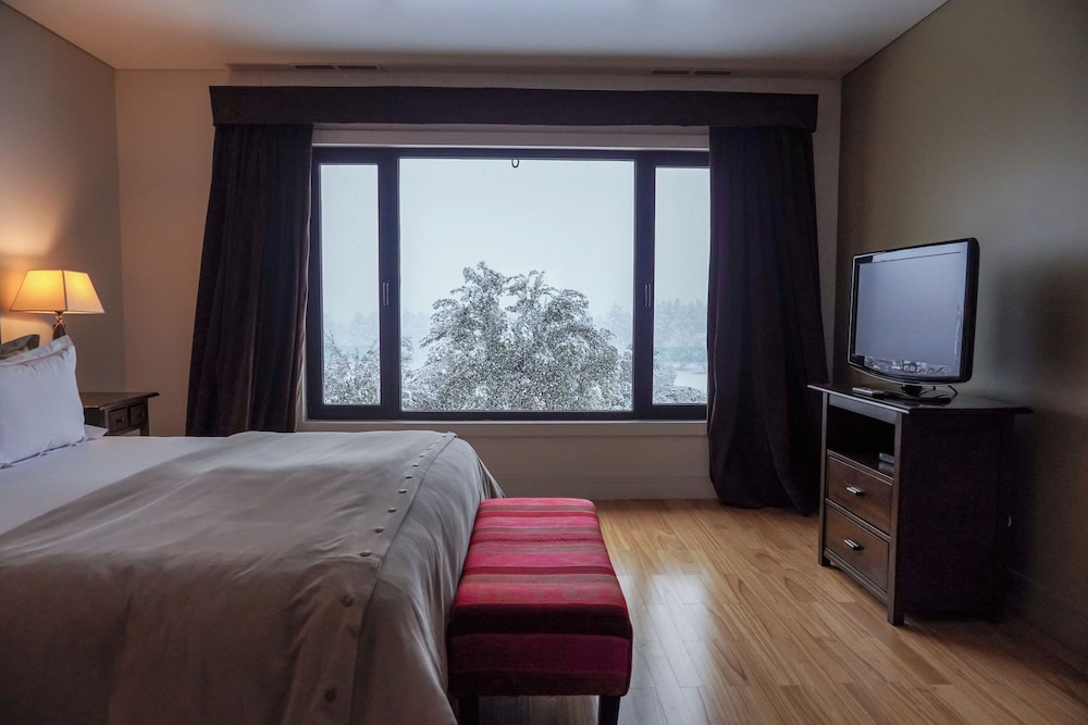 Suite, Golf View thumbnail 6