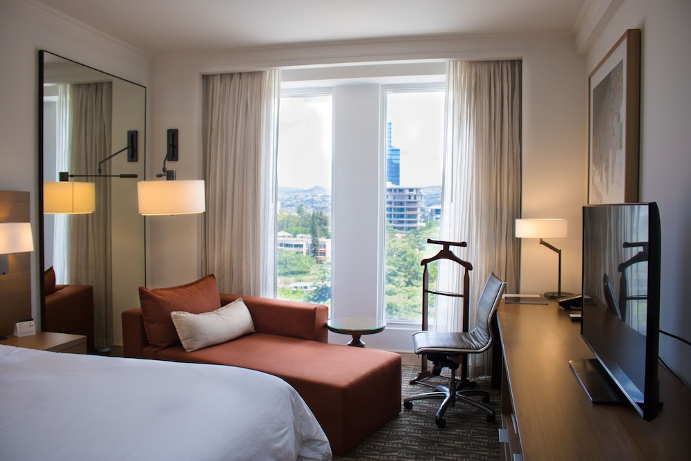 Classic Room, 1 King Bed, Club Lounge Access (Club Floor) - Photo 6