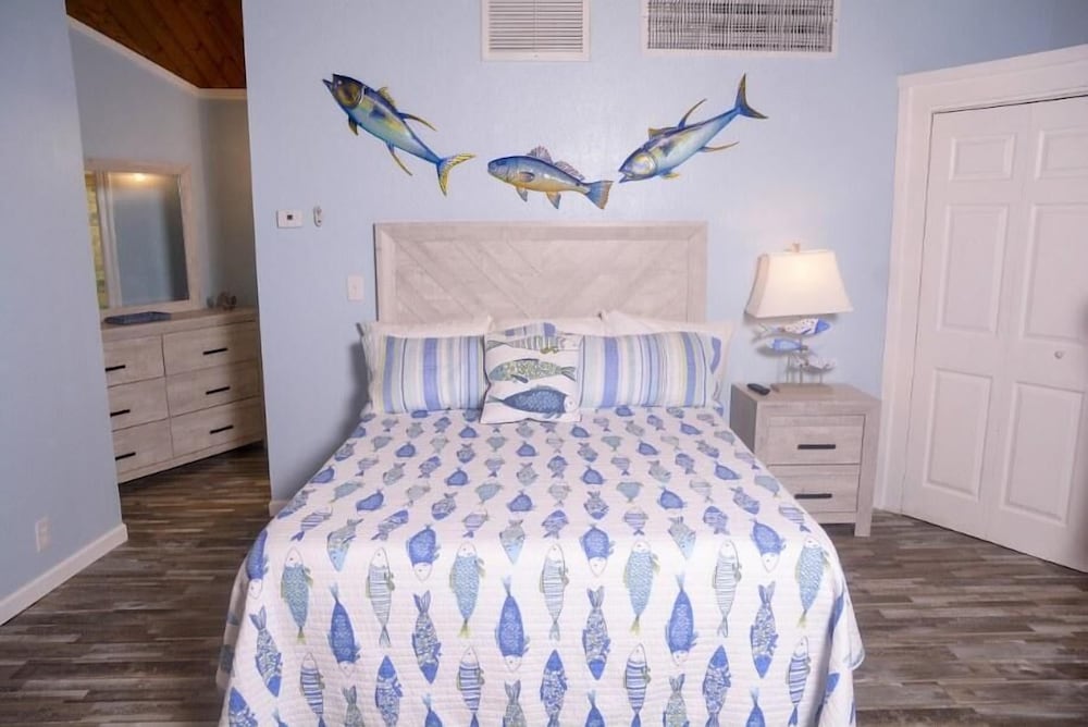 Room, 1 Queen Bed, Pets Not Allowed photo 2