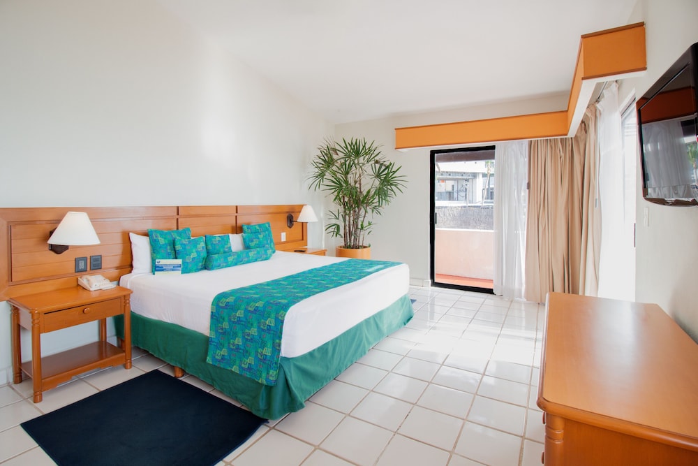 Suite, 1 Bedroom - Photo 9