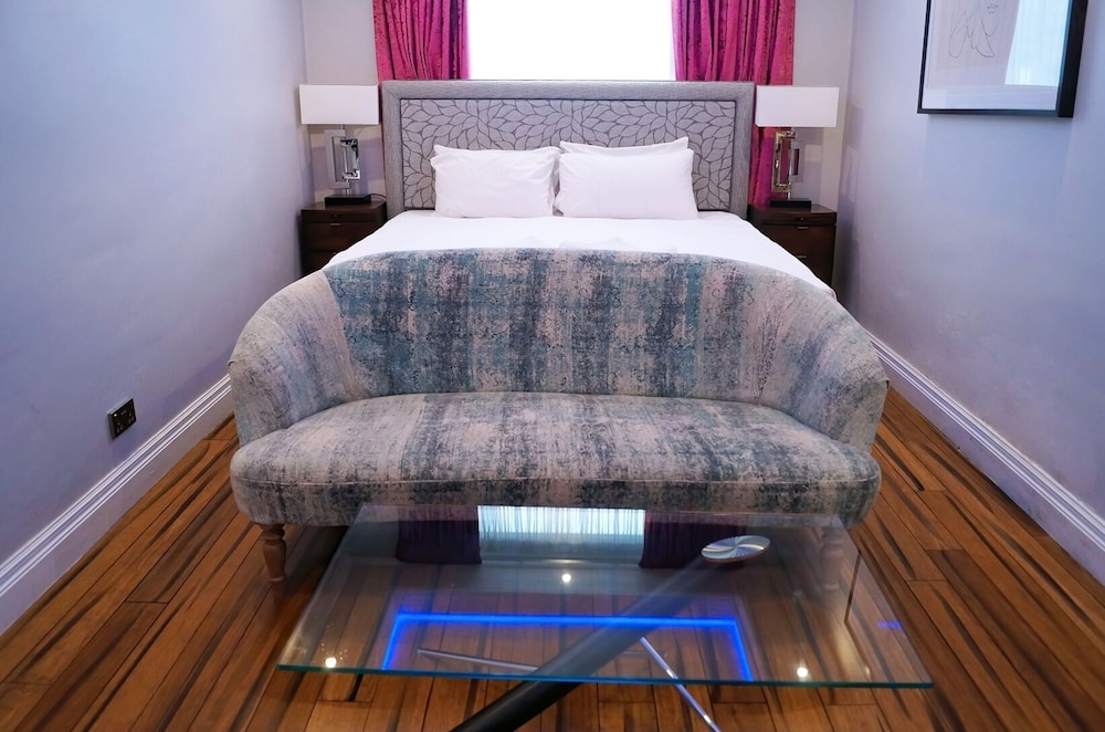 Suite - Photo 3