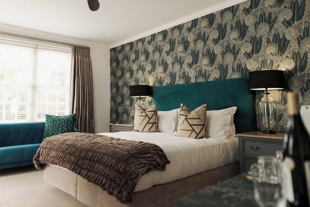 Superior Room, 1 King Bed, Garden View, Ground Floor