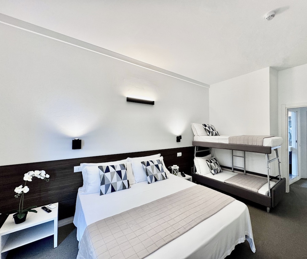 Deluxe Quadruple Room, Private Bathroom