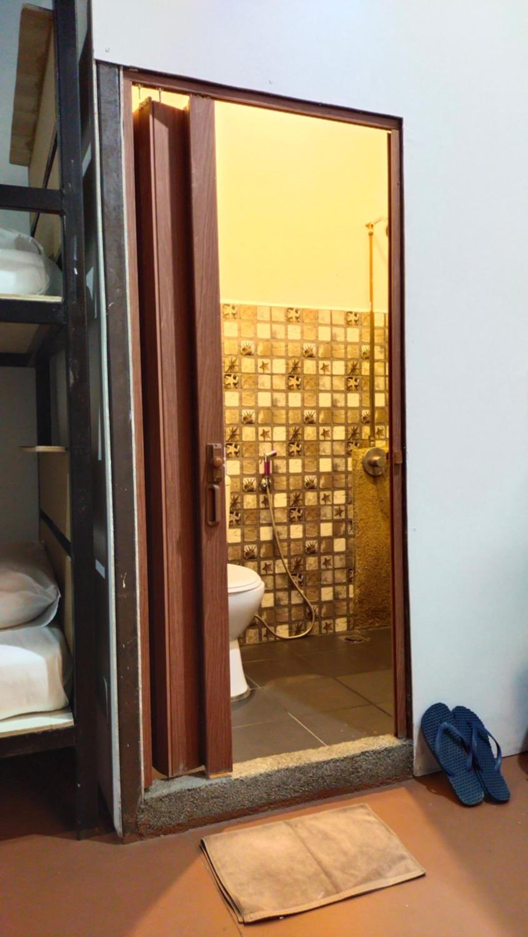 8-Bed Male Dormitory Room photo 2