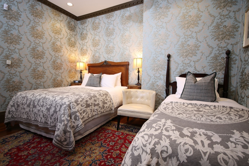 Deluxe Lyon - Street Level Room