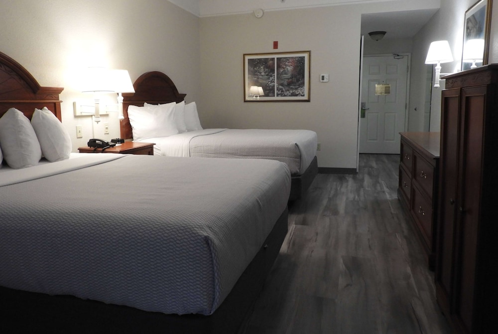 Room, 2 Queen Beds, Non Smoking - Photo 1