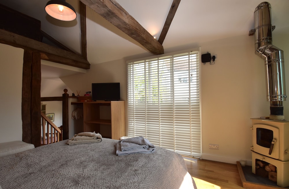 Romantic Cottage, 1 Bedroom photo 2