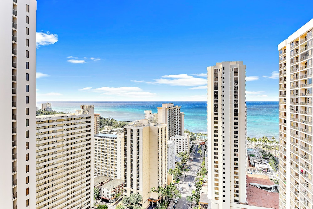 Premium Remodeled Condo with Ocean View and Parking: Premium Suite, 1 King Bed with Sofa bed, Balcony, Ocean View (0026) photo