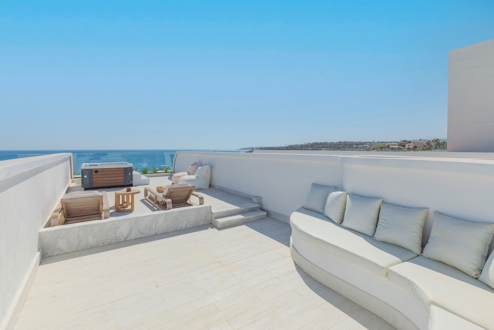 Junior Jacuzzi Suite (Posh Club) - Photo 4
