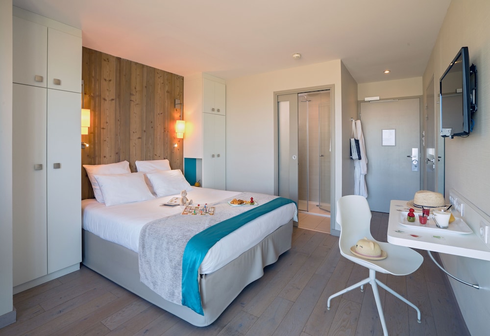 Superior Twin Room, Partial Sea View photo 1
