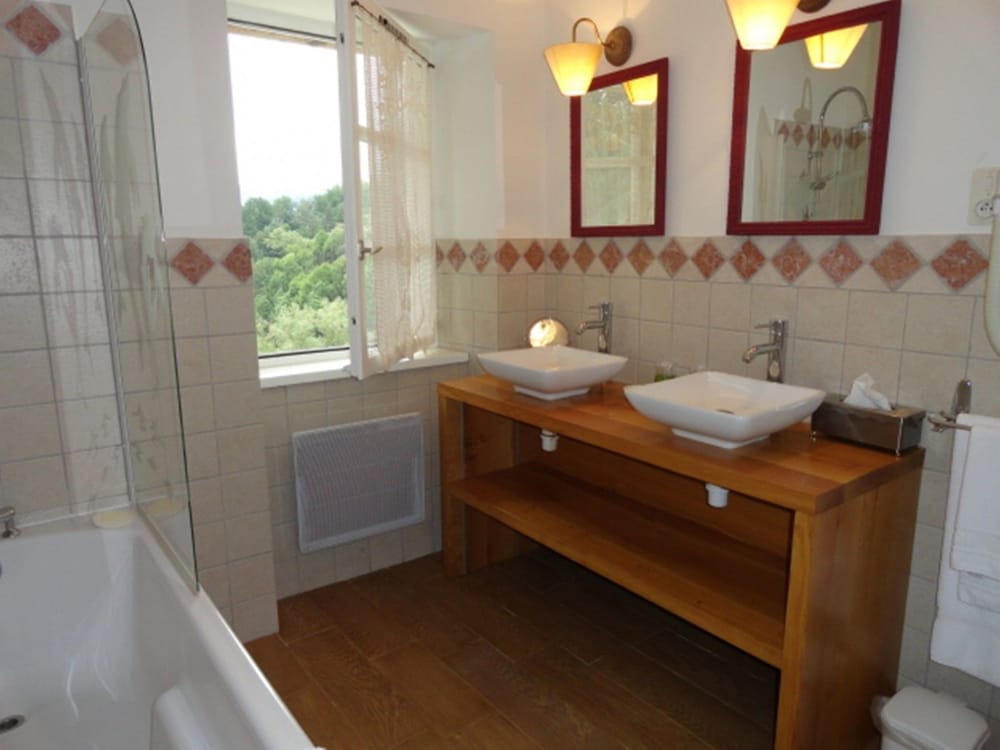 Exclusive House photo 2