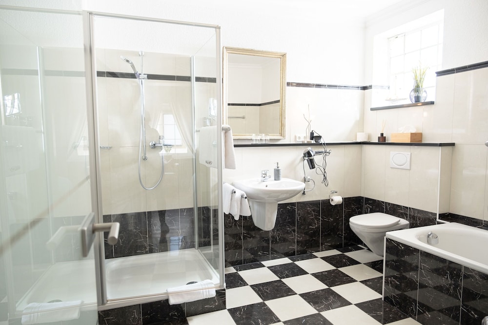 Deluxe Double Room, Private Bathroom, City View (Doppelzimmer) - Photo 6