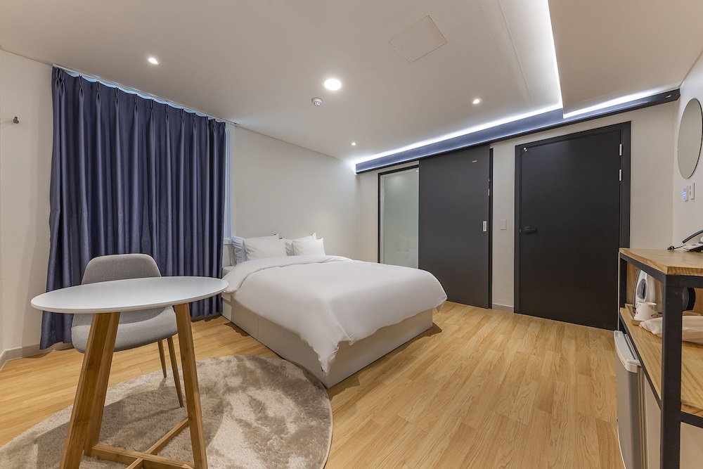 [Early Check In At 12pm] Standard Double Room - Photo 1