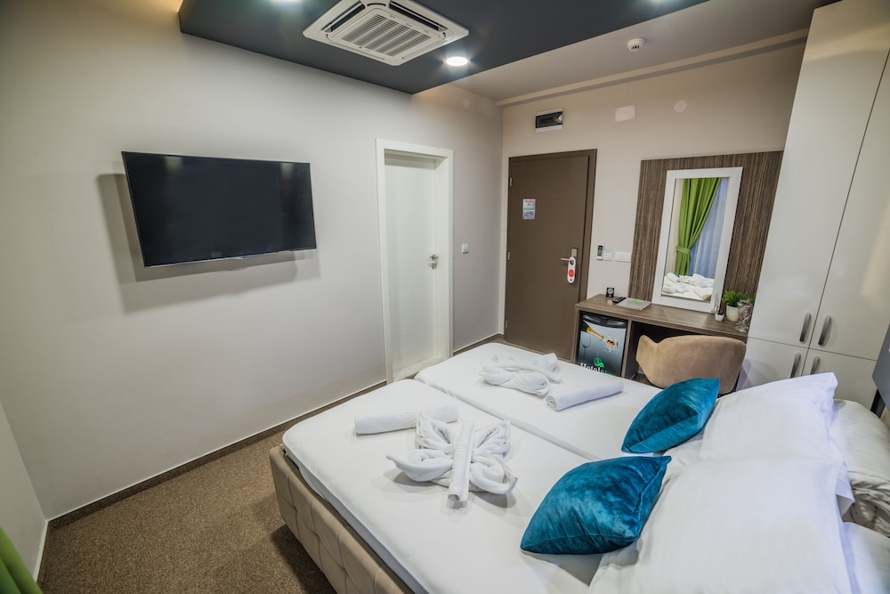 Standard Double Room, 1 Queen Bed, Non Smoking photo 3
