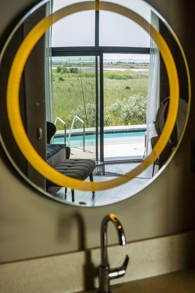 Lagoon Swim-up Room photo 3