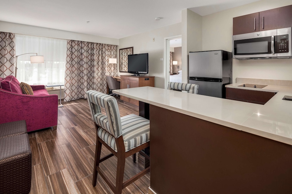 Deluxe Suite, 1 Bedroom, Non Smoking, Kitchen - Photo 3