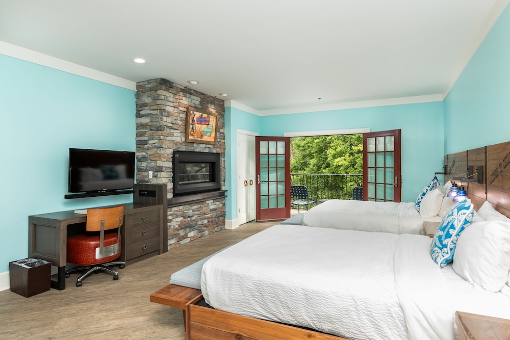 Standard Room, 2 Queen Beds photo 3