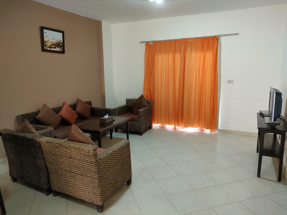 three bedroom apartment ( garden view ) photo 2
