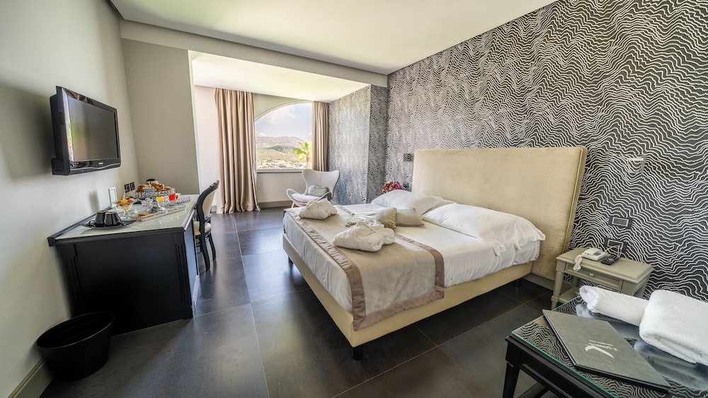 Deluxe Suite, Hot Tub, Sea View